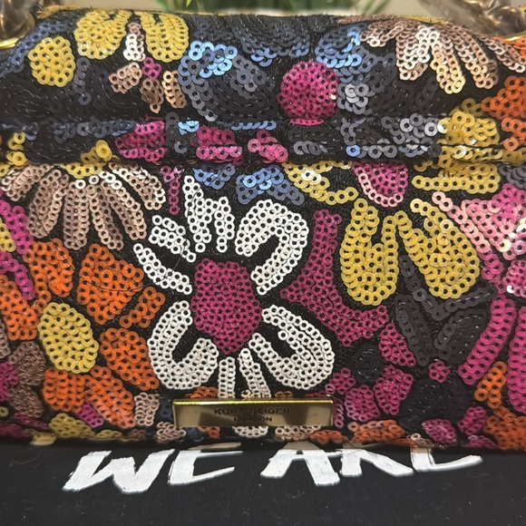 Kurt Geiger London Mini Kensington Soft Convertible Crossbody Bag - Picture 11 of 16